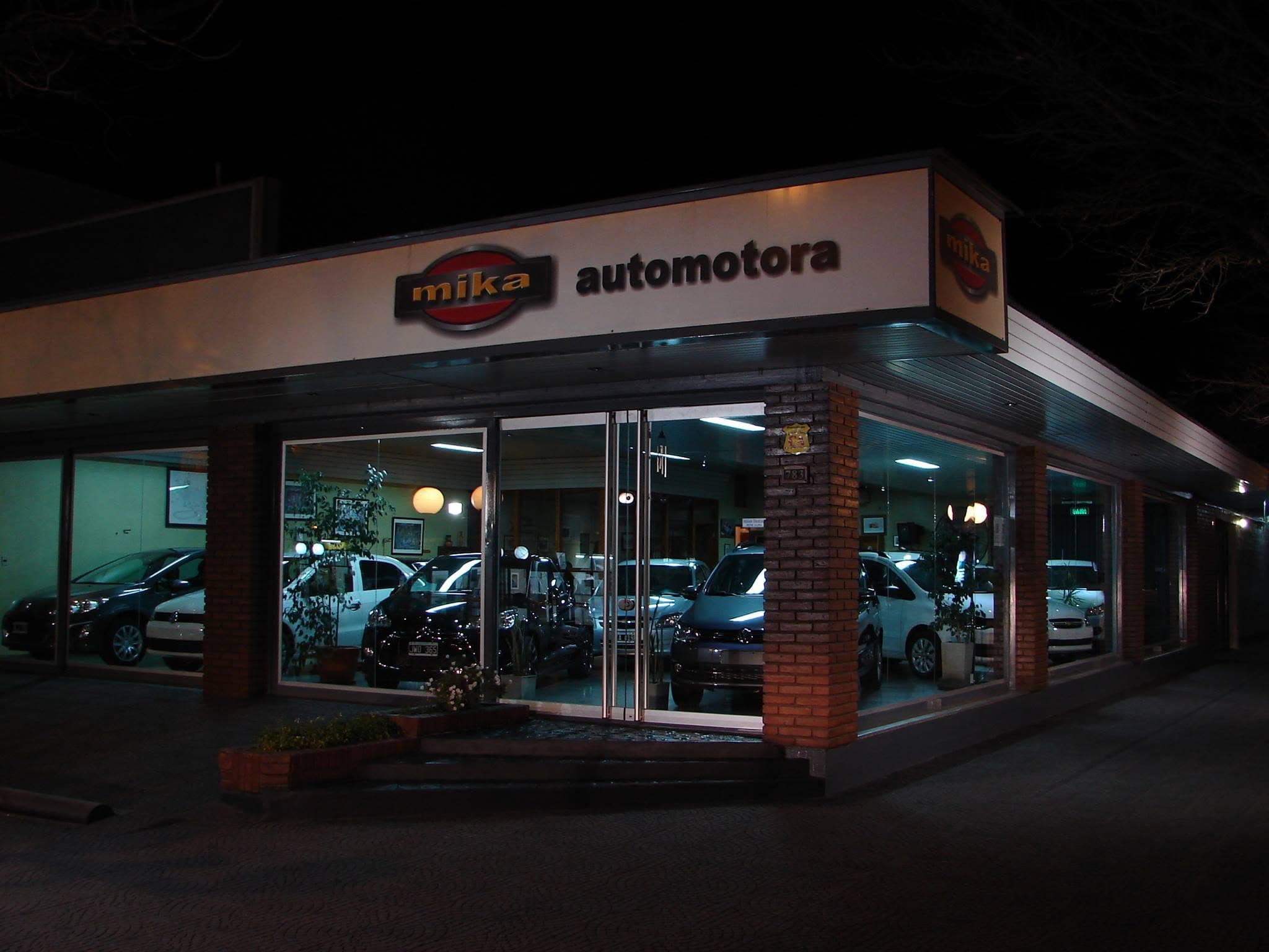 Frente de Mika Automotora en Av. Sarmiento 783, San Rafael